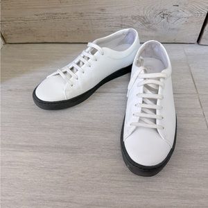 JAK White sneakers with black soles size 39-8.5